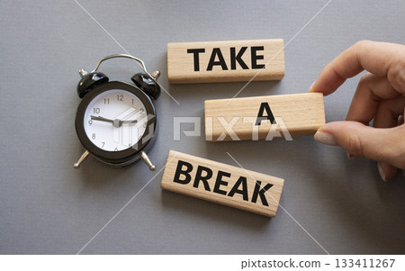 Take a break symbol. Concept words Take a break on wooden blocks. Businessman hand. Beautiful grey background with alarm clock. Business and Take a break concept. Copy space. 133411267