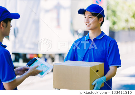 A male driver of a courier that delivers luggage 133411510