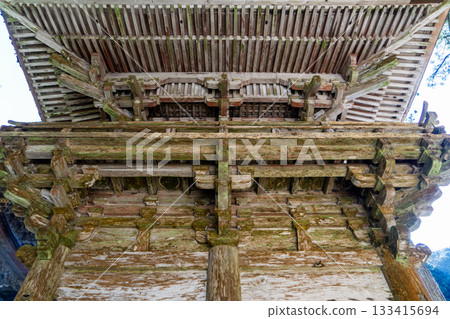 旅海山橫造寺院內的秋景 133415694