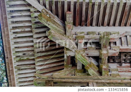旅海山橫造寺院內的秋景 133415856