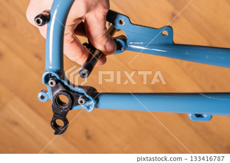 Installing Thru Axle into Rear Dropout 133416787