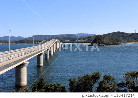 山口縣下關市，藍天下的角島大橋 133417214