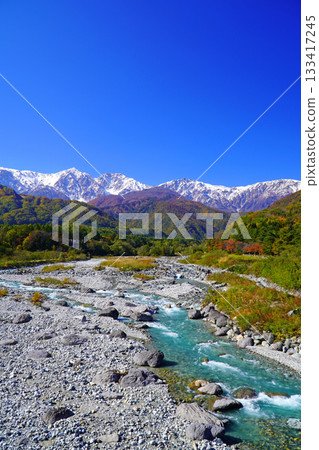 秋天從白馬村看到的三層秋葉 133417245