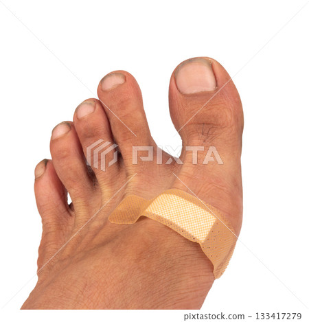 wound plaster foot wound isolated on white background wound plaster foot wound isolated on white background 133417279
