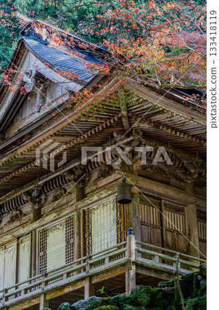 旅海山橫造寺院內的秋景 133418119