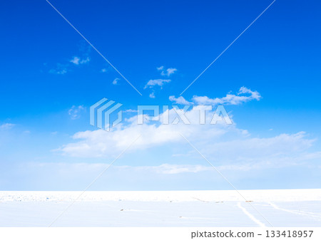 A sheet of drift ice ashore on the Sea of Okhotsk in Hokkaido in mid-winter under a clear blue sky 133418957
