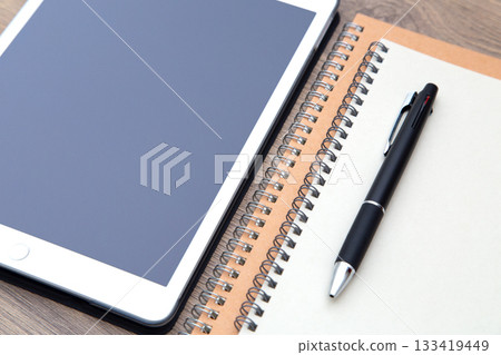 iPad 和筆記型電腦 iPad 和筆記型電腦 133419449