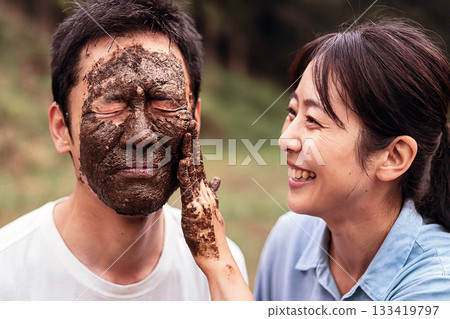 我在臉上畫泥 133419797