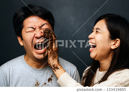 我在臉上畫泥 133419805