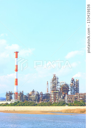 A view of a petrochemical complex with many factory facilities in Yokkaichi City, Mie Prefecture A view of a petrochemical complex with many factory facilities in Yokkaichi City, Mie Prefecture 133419836