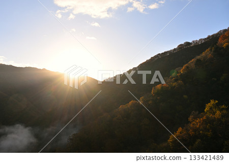 Mountains dyed in autumn leaves 133421489