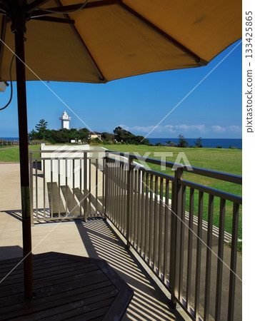 伊勢志摩，秋日天空下的阿諾裡岬庭園，錦繡工房上田商店，從燈塔咖啡廳眺望燈塔 133425865