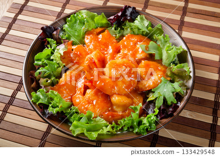 煮沸的辣椒醬蝦 133429548