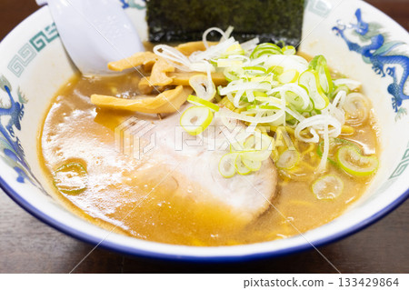 美味的醬油豬骨拉麵 美味的醬油豬骨拉麵 133429864