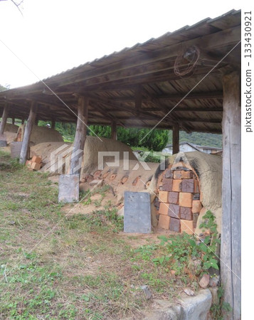Tamba ware climbing kiln "The oldest climbing kiln" Tamba ware climbing kiln "The oldest climbing kiln" 133430921