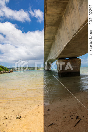The Kouri Bridge in Okinawa spans the blue sea, connecting Kouri Island. 133432245