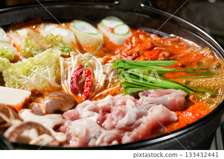 kimchi hot pot  133432441
