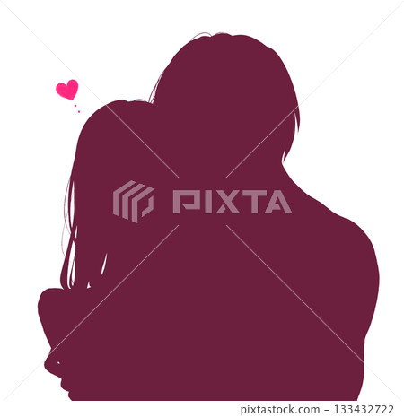 一男一女赤身裸體，披散著頭髮，擁抱在一起，形成剪影。 133432722