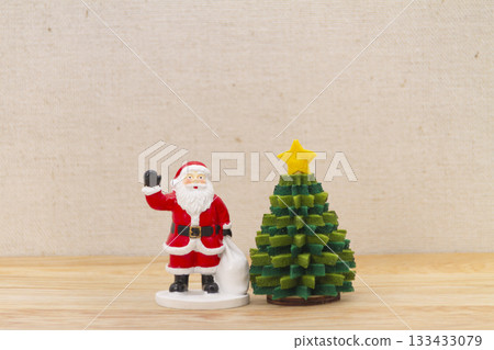 聖誕樹和聖誕老人擺飾 133433079