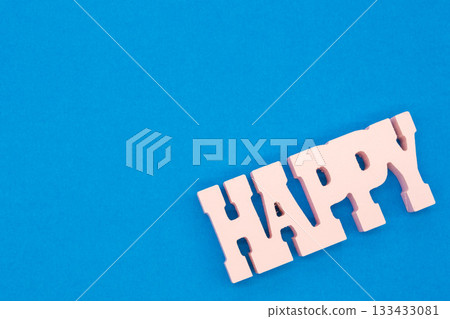 快樂木質字母和藍色邊框 快樂木質字母和藍色邊框 133433081