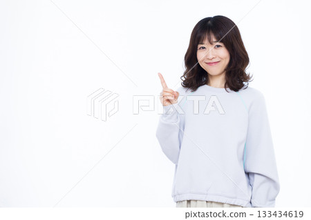 woman pointing finger woman pointing finger 133434619