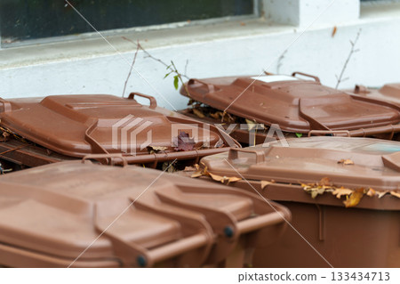 old rusty car with a broken pipe 133434713