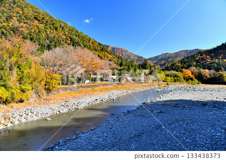 Kusashio Bridge / Downstream from Hayakawa River / View of the Kusashio Onsen area (Hayakawa Town, Yamanashi Prefecture) [November 2025] 133438373