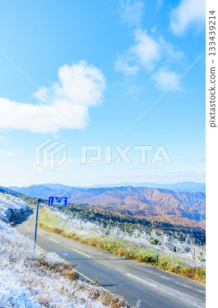 View from Hachimantai Observatory in autumn: frost-covered trees and autumn leaves, Semboku City, Akita Prefecture View from Hachimantai Observatory in autumn: frost-covered trees and autumn leaves, Semboku City, Akita Prefecture 133439214