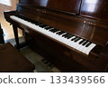 Old piano 133439566