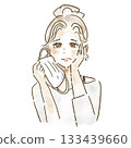 女人由於面膜皮膚粗糙 133439660