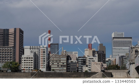 從隅田川眺望築地摩天大樓-攝影背景 從隅田川眺望築地摩天大樓-攝影背景 133440503