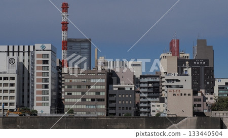 從隅田川眺望築地摩天大樓－攝影背景 133440504