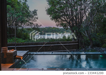 清晨，三重縣的私人露天浴池 133441200