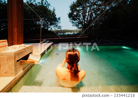 A private open-air bath in Mie Prefecture early in the morning 133441218