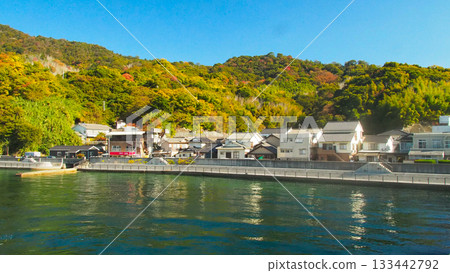 廣島瀨戶內海中的小島仁之島的城鎮景觀 廣島瀨戶內海中的小島仁之島的城鎮景觀 133442792