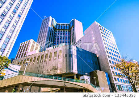 日本橫濱城市景觀，11月22日。橫濱車站前的橫濱灣喜來登酒店及塔樓的景色。 133443353