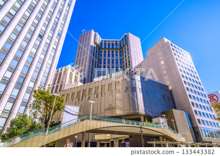 日本橫濱城市景觀，11月22日。橫濱車站前的橫濱灣喜來登酒店及塔樓的景色。 133443382