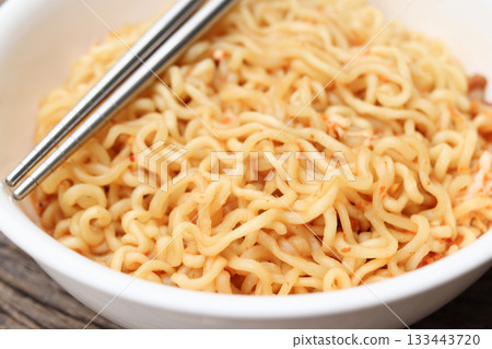 Spicy instant noodles on bowl 133443720
