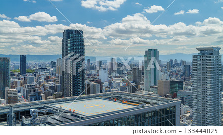 2025年9月19日,從淀屋橋空中露台眺望二條山和新王地山墓 2025年9月19日,從淀屋橋空中露台眺望二條山和新王地山墓 133444025