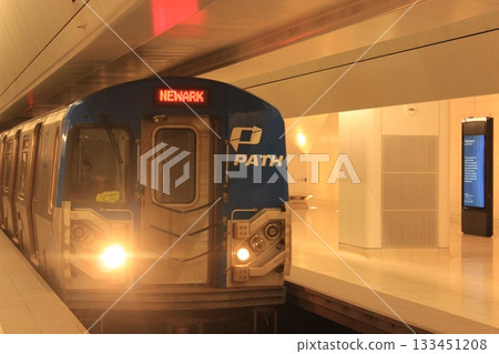 紐約冬季城市景觀和聖誕燈飾旅遊風景，自由女神像，9/11紀念館，地鐵 133451208