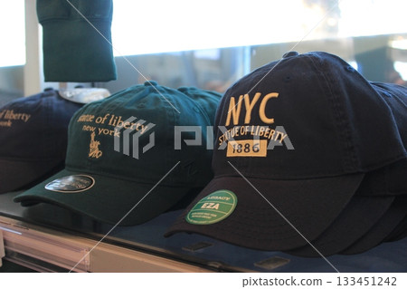 紐約冬季城市景觀和聖誕燈飾旅遊風景,自由女神像,9/11紀念館,地鐵 紐約冬季城市景觀和聖誕燈飾旅遊風景,自由女神像,9/11紀念館,地鐵 133451242