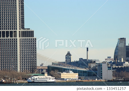紐約冬季城市景觀和聖誕燈飾旅遊風景，自由女神像，9/11紀念館，地鐵 133451257