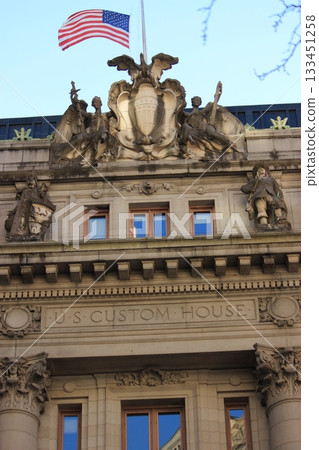 紐約冬季城市景觀和聖誕燈飾旅遊風景，自由女神像，9/11紀念館，地鐵 133451258