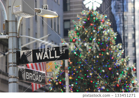 紐約冬季城市景觀和聖誕燈飾旅遊風景，自由女神像，9/11紀念館，地鐵 133451271