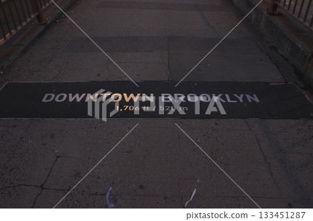 紐約冬季城市景觀和聖誕燈飾旅遊風景，自由女神像，9/11紀念館，地鐵 133451287