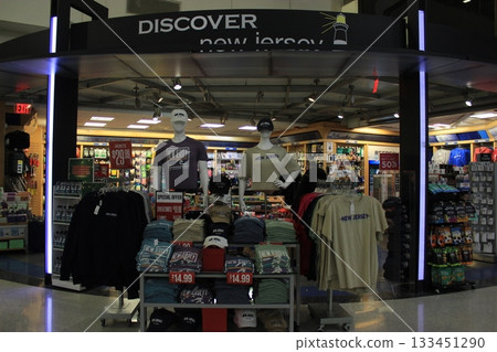 紐約冬季城市景觀和聖誕燈飾旅遊風景，自由女神像，9/11紀念館，地鐵 133451290