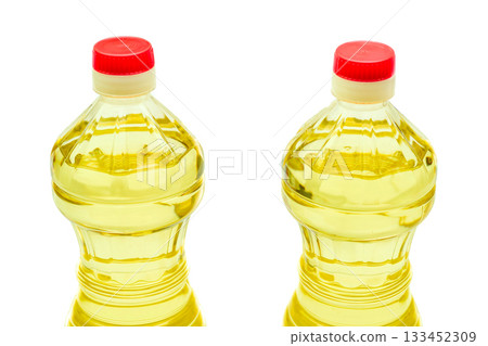 Full bottles of vegetable oil for cooking,salad dressing on white 133452309