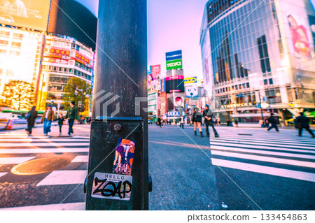The sticker on the Tokyo cityscape in Japan has already been peeled off... the second one... Shibuya in the early morning, a happy time... few people in sight = 8:11 133454863