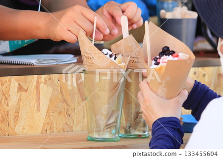 廚房車裡的薄餅 活動場地的廚房車 133455604