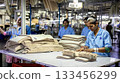 在亞洲工廠工作的女性 133456299